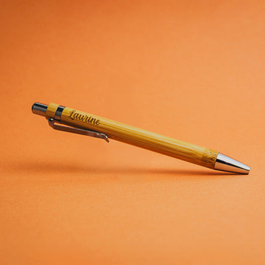 Stylo en Bambou Personnalisé & son Support Kraft