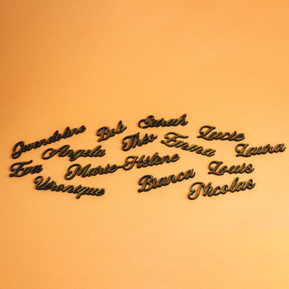 Marque-Place Prénom en Bois Découpé – Décoration de Table Personnalisée