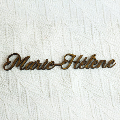 Marque-Place Prénom en Bois Découpé – Décoration de Table Personnalisée