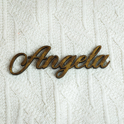 Marque-Place Prénom en Bois Découpé – Décoration de Table Personnalisée