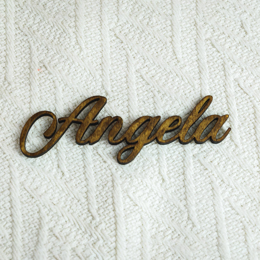 Marque-Place Prénom en Bois Découpé – Décoration de Table Personnalisée